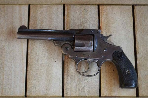 iver johnson 32 s&w hammerless break-top. 1st model